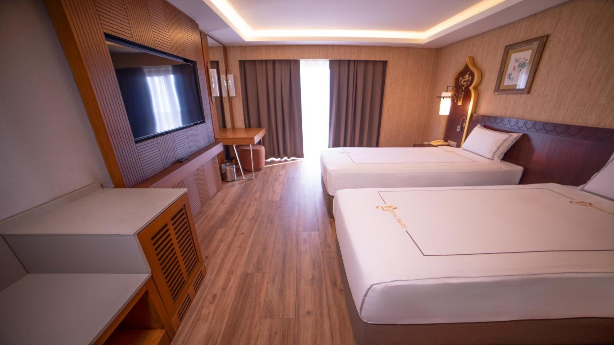 סייד Royal Dragon Hotel מראה חיצוני תמונה