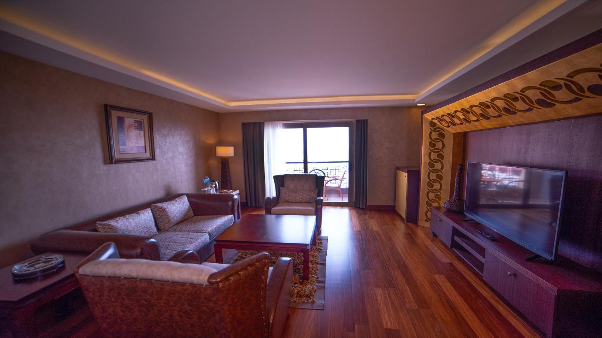 סייד Royal Dragon Hotel מראה חיצוני תמונה