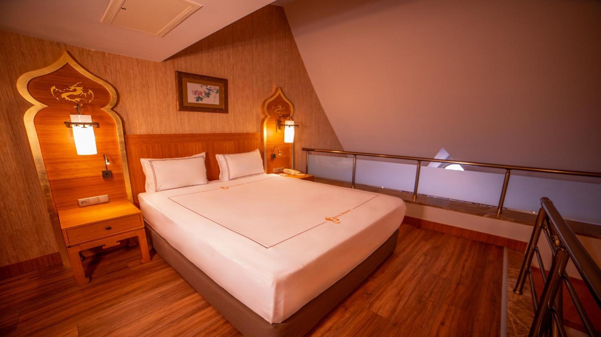 סייד Royal Dragon Hotel מראה חיצוני תמונה