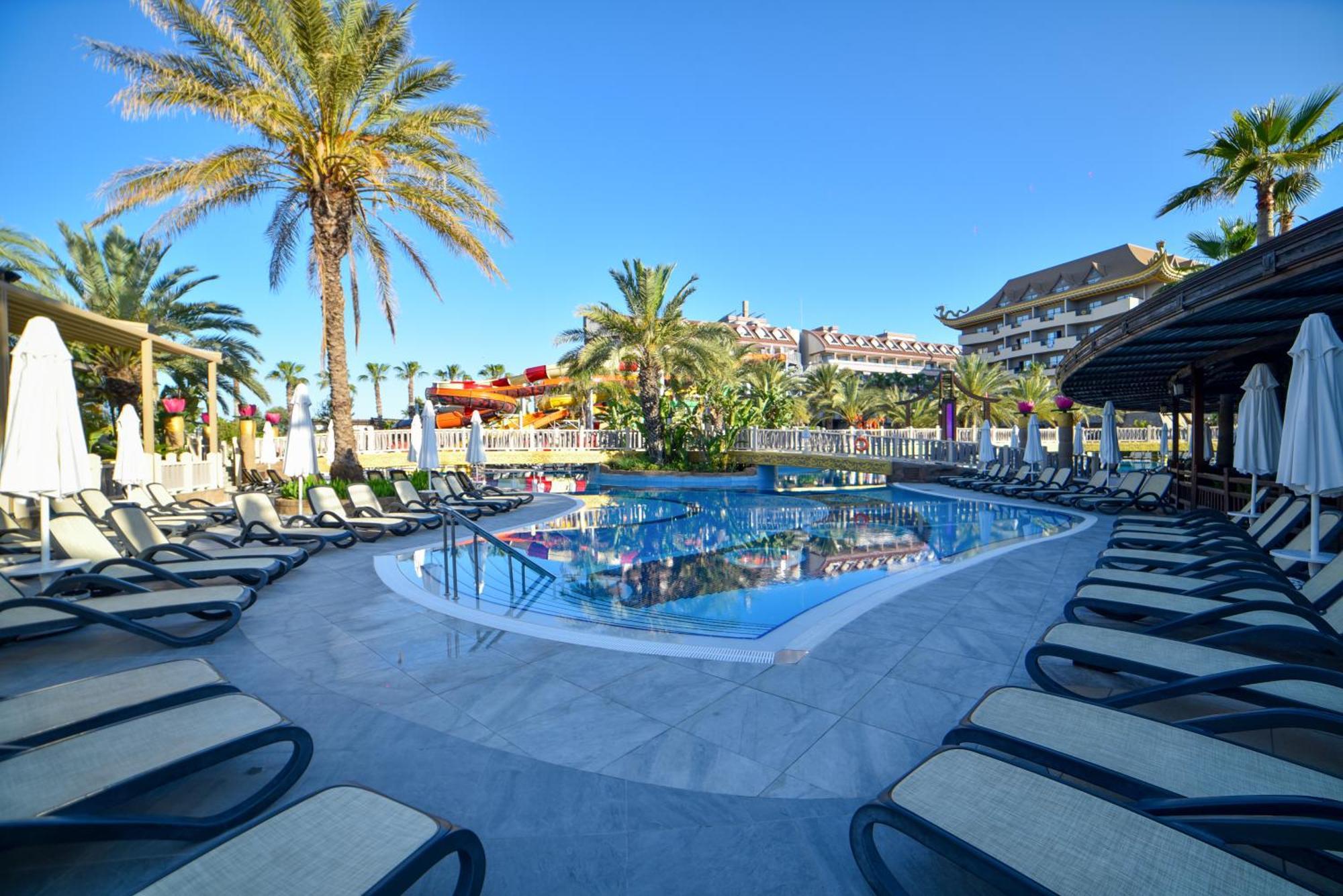 סייד Royal Dragon Hotel מראה חיצוני תמונה