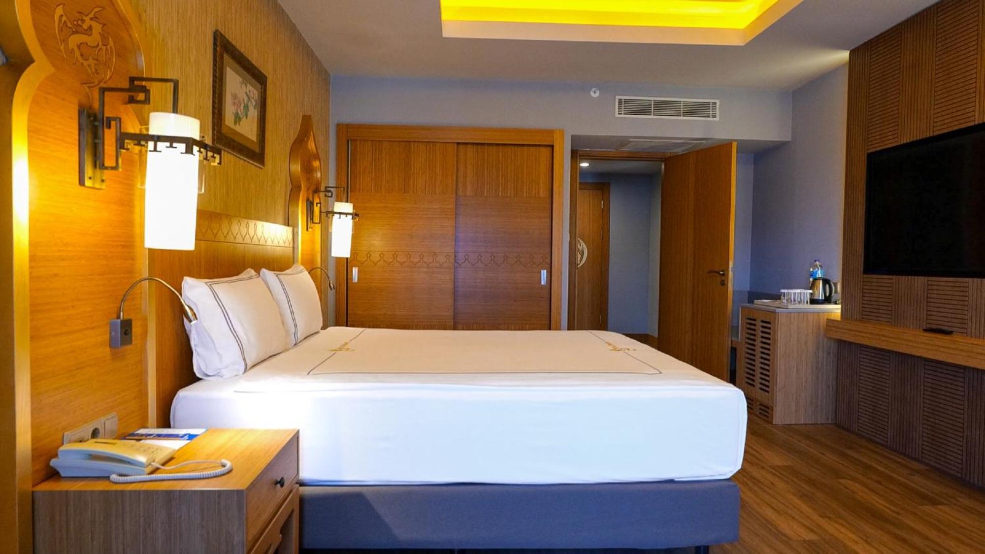 סייד Royal Dragon Hotel מראה חיצוני תמונה