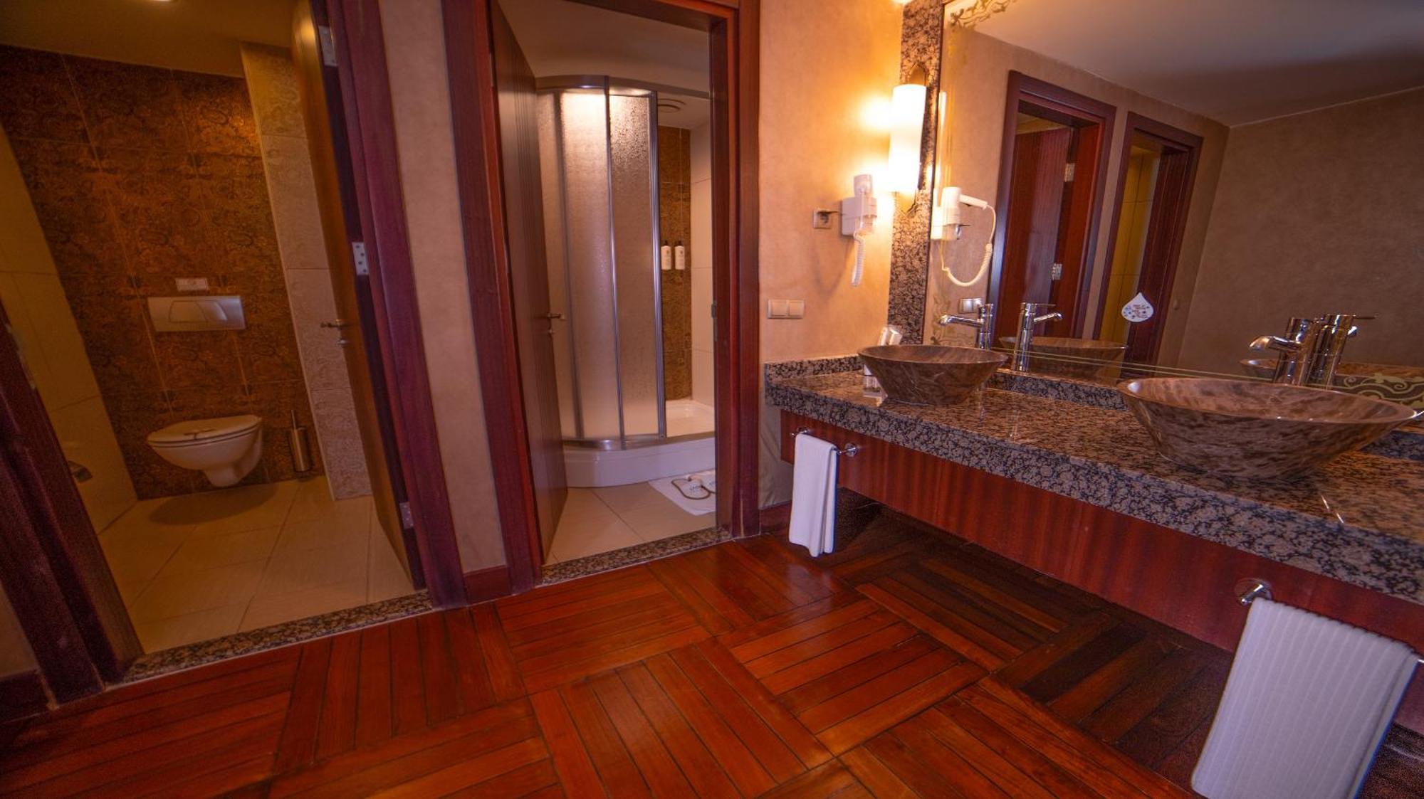 סייד Royal Dragon Hotel מראה חיצוני תמונה